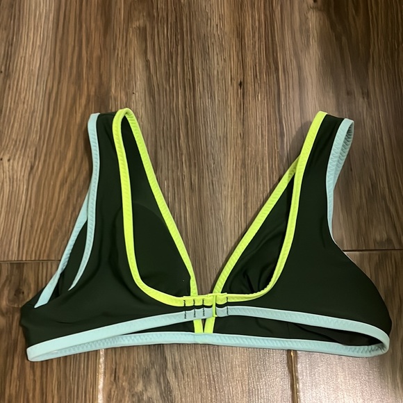 Deep V bikini top - Picture 2 of 3